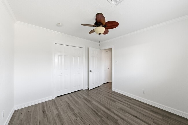 Building Photo - 5818 Chinaberry Dr