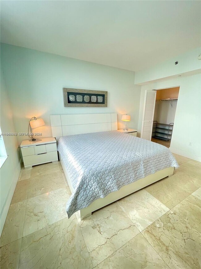 Building Photo - 950 Brickell Bay Dr