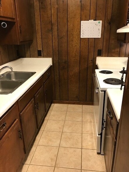 Building Photo - 413 Mary St