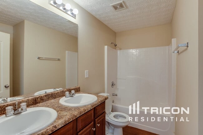 Building Photo - 1043 Wedgewood Ct NE