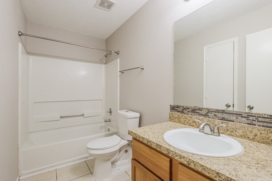 Building Photo - 11811 Sunny Stream Dr