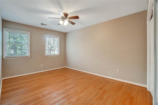 Building Photo - 295 Oakmere Rd