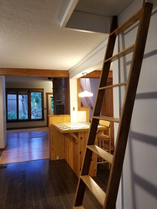 Building Photo - Great 3 bed 2 bath home!! AVAILABLE AUGUST 2027!