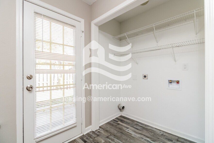 Building Photo - 406 Wincrest Ln