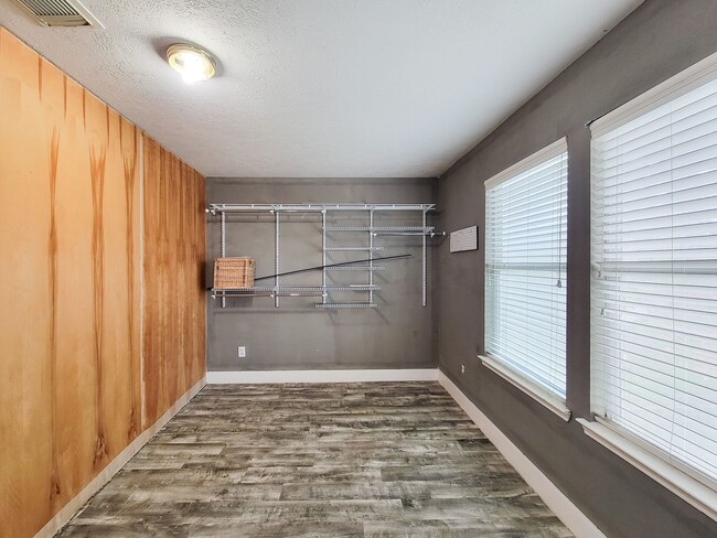 Building Photo - Welcome to this beautifully maintained home offering flexible living with 4/5 spacious bedrooms a...