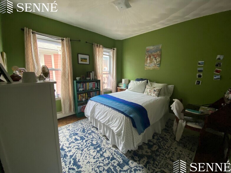 Building Photo - 11 Thorndike St