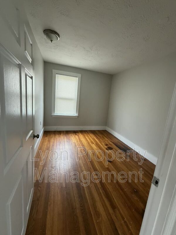 Building Photo - 318 Paradis Ave