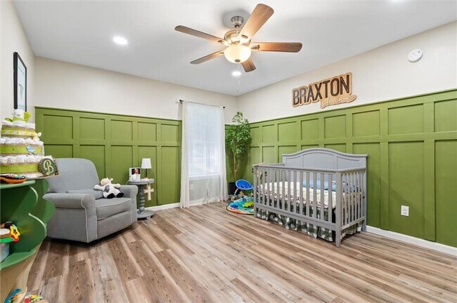 Building Photo - Beautifully Remodeled Home on Lake Forest ...