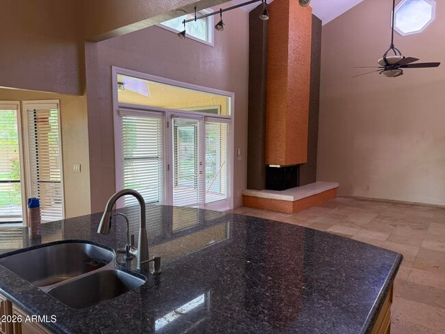 Building Photo - 8377 E Thoroughbred Trail