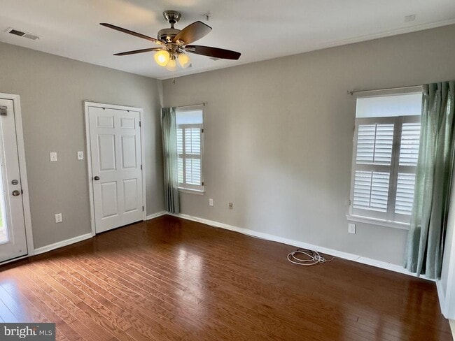 Building Photo - 6553 Grange Ln