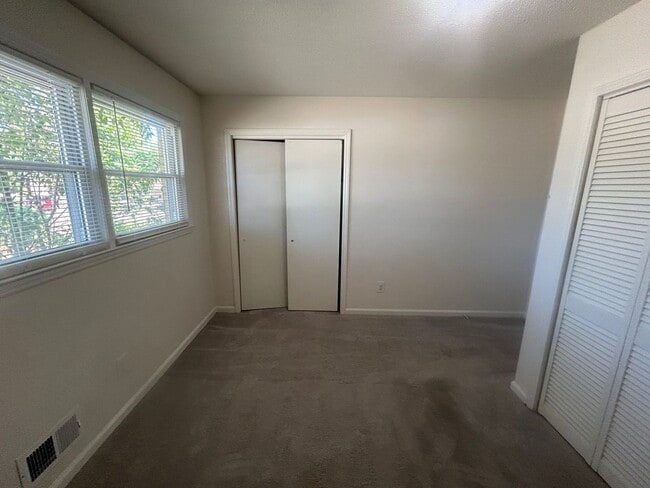 Building Photo - 1015 Walters Ln