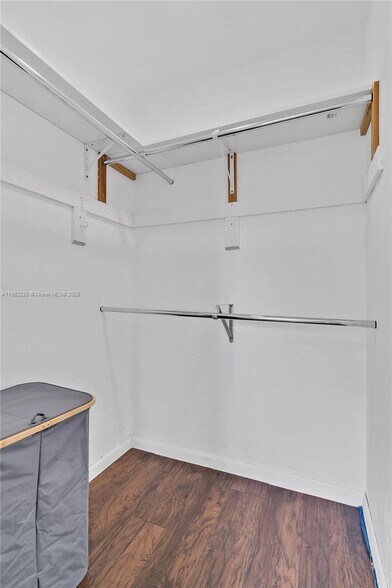 Building Photo - 1001 NE 110th St