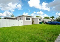 Building Photo - 1020 SW 74th Ave