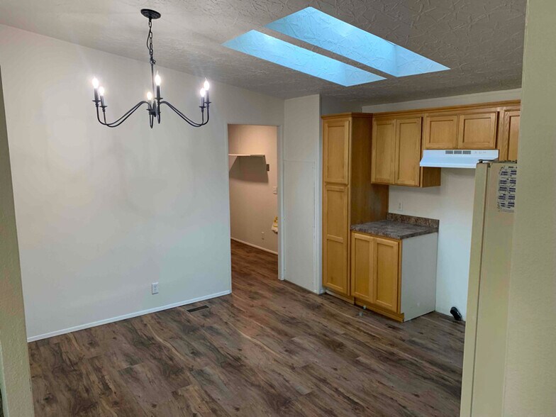 Building Photo - 1341 Rhoda Ln