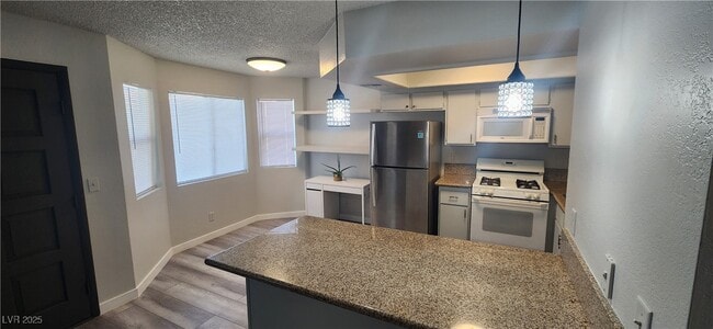 Building Photo - 825 Rock Springs Dr