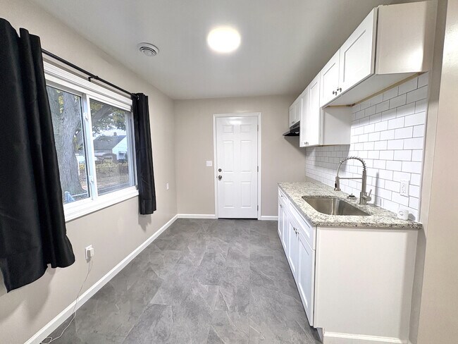 Building Photo - 8424 Jackson Ave