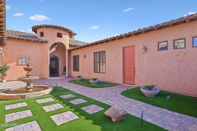 Building Photo - 351 N Cloverfield Cir