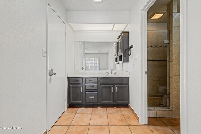 Building Photo - 8689 E Roosevelt Cir