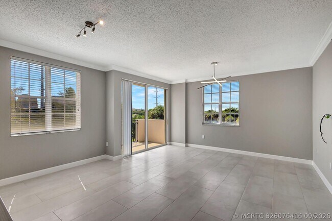 Building Photo - 616 Clearwater Park Rd