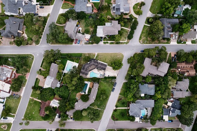 Building Photo - 134 Sinclair St