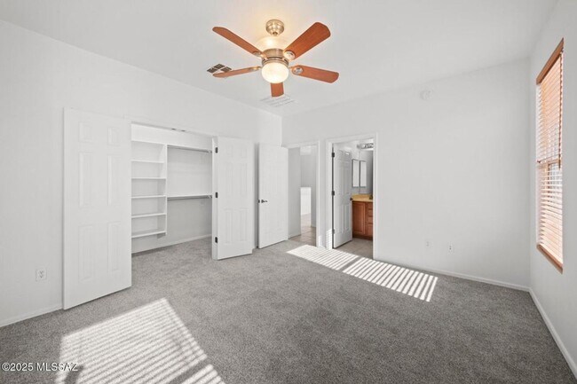 Building Photo - Lovely 4 bedroom, 2 bath home with 2 car garage