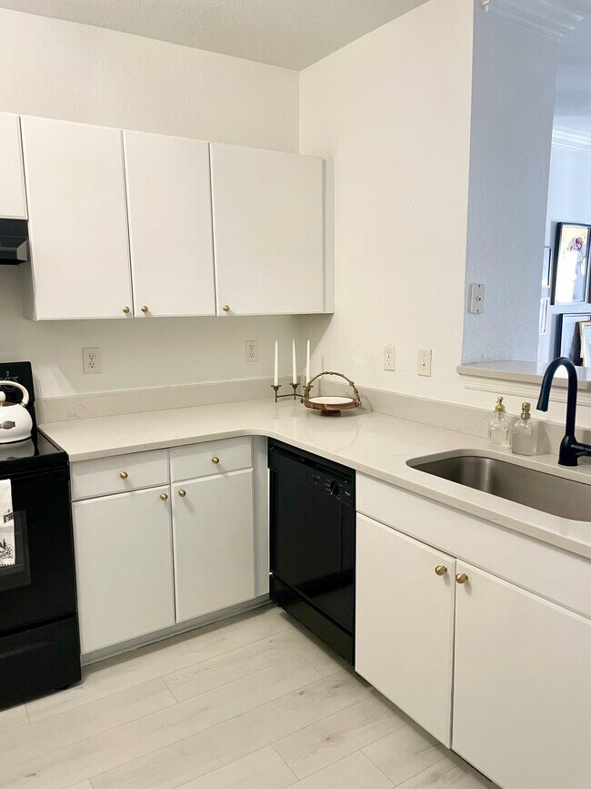 Building Photo - 304 E South St