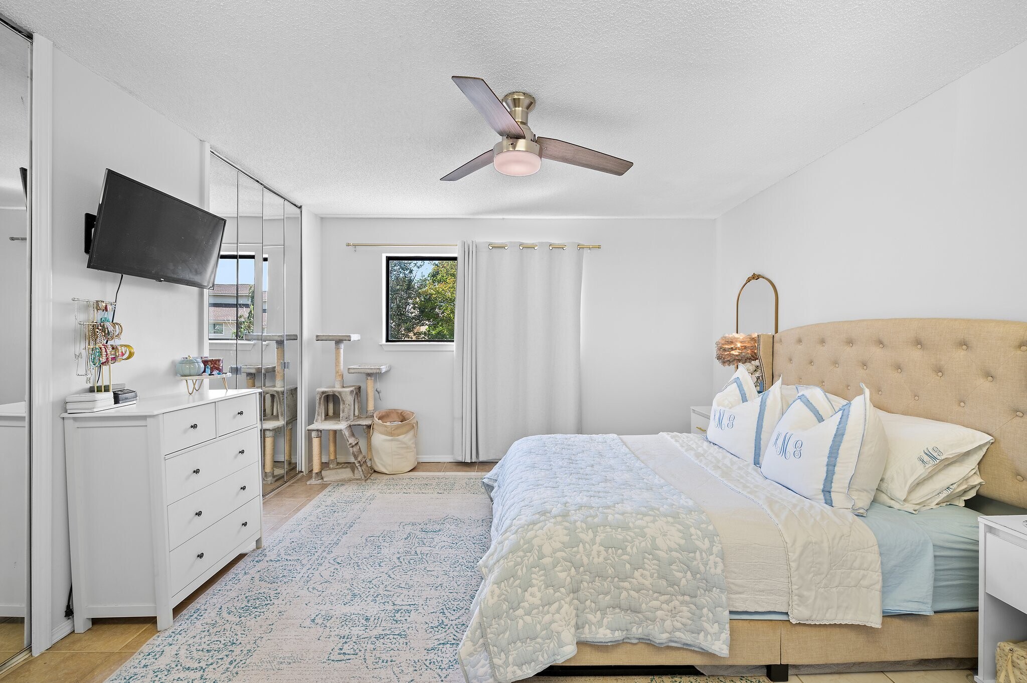 Building Photo - 5001 Grande Dr