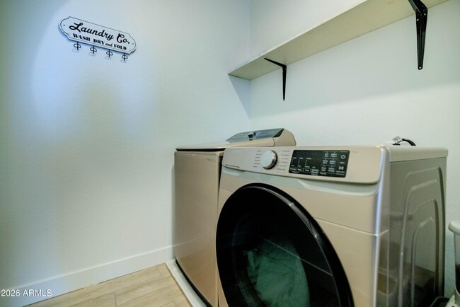 Building Photo - 21513 E Sparrow Dr