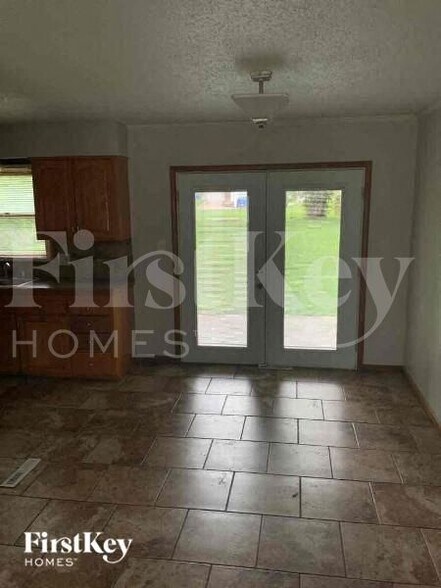 Building Photo - 8207 E 85 St