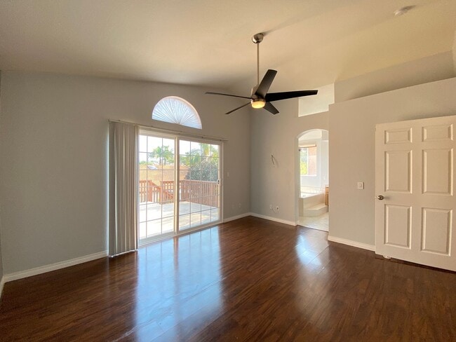 Building Photo - Santa Fe Hills 4 Bedroom Home