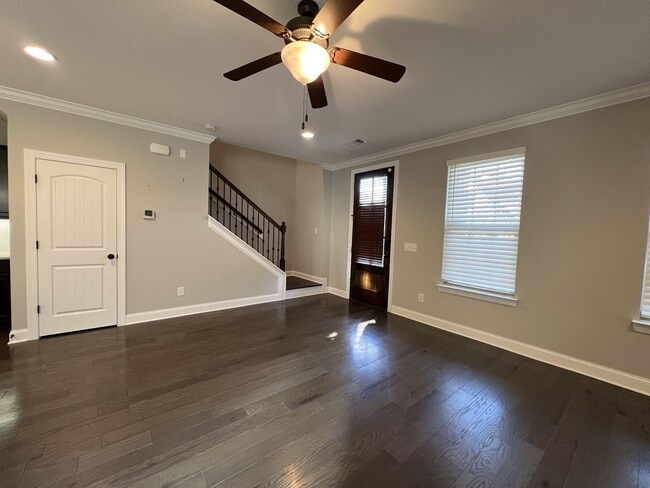 Building Photo - Charming and Convenient Home in Hendersonville