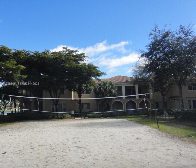 Building Photo - 2406 Centergate Dr