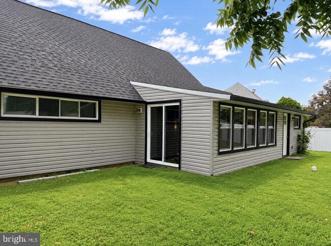 Building Photo - 6 Roundwood Ln