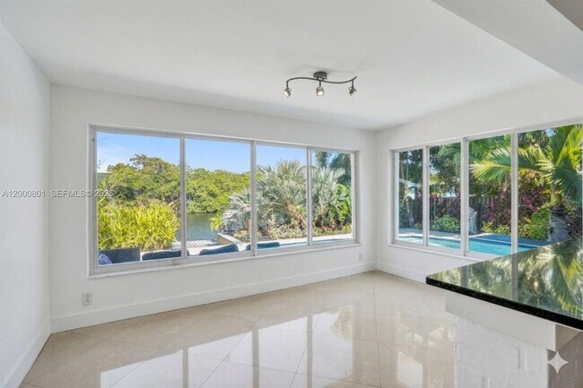 Building Photo - 417 NE 29th St