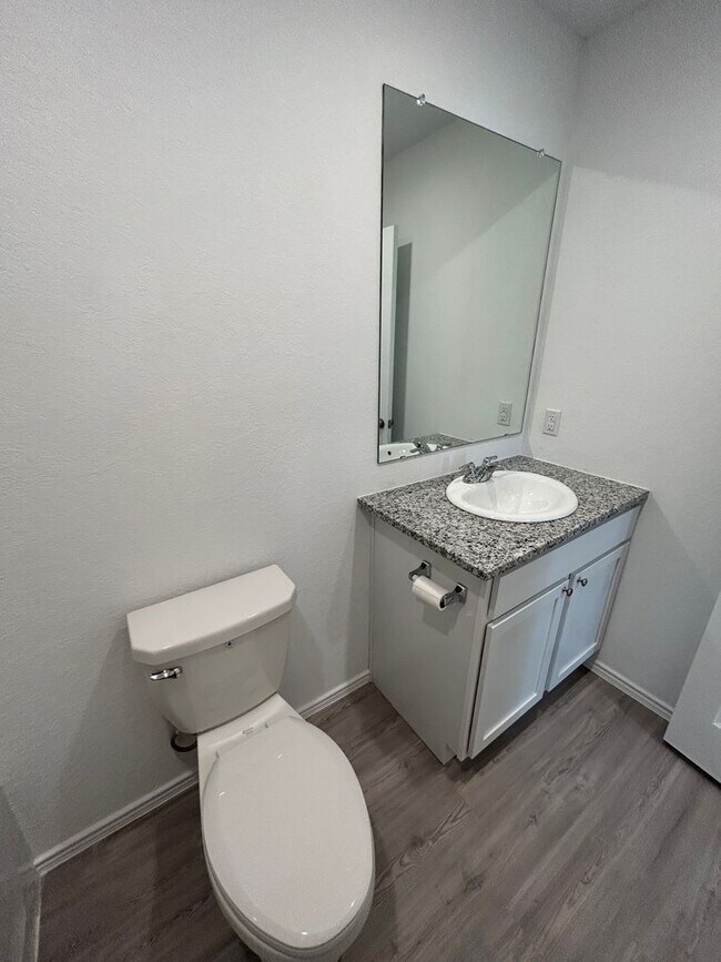 Building Photo - **APPLICATION RECEIVED** BEAUTIFUL 3 Bedroom / 2 Bath Home w/ Community Park & Pool!