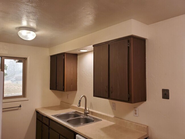 Building Photo - 2112-2