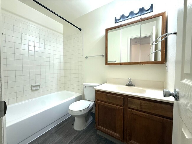 Building Photo - 8460 Everett Way
