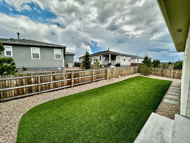 Building Photo - "Charming 4-Bedroom Castle Rock Home with Spacious Living!"