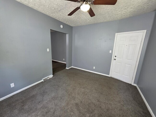 Building Photo - 1224 Pondview Ave