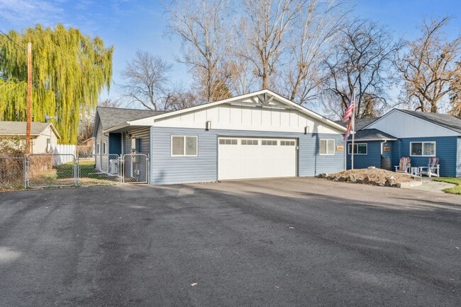 Primary Photo - 4306 Plum St