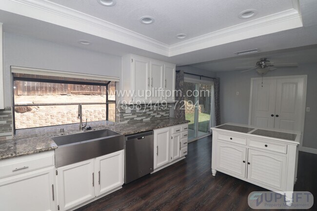 Building Photo - Beautiful Spring Valley home, tri floor 4 ...