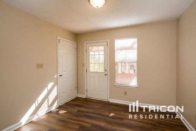 Building Photo - 815 Tramore Dr