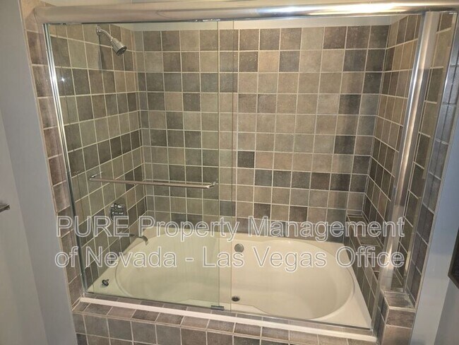 Building Photo - 200 Hoover Ave