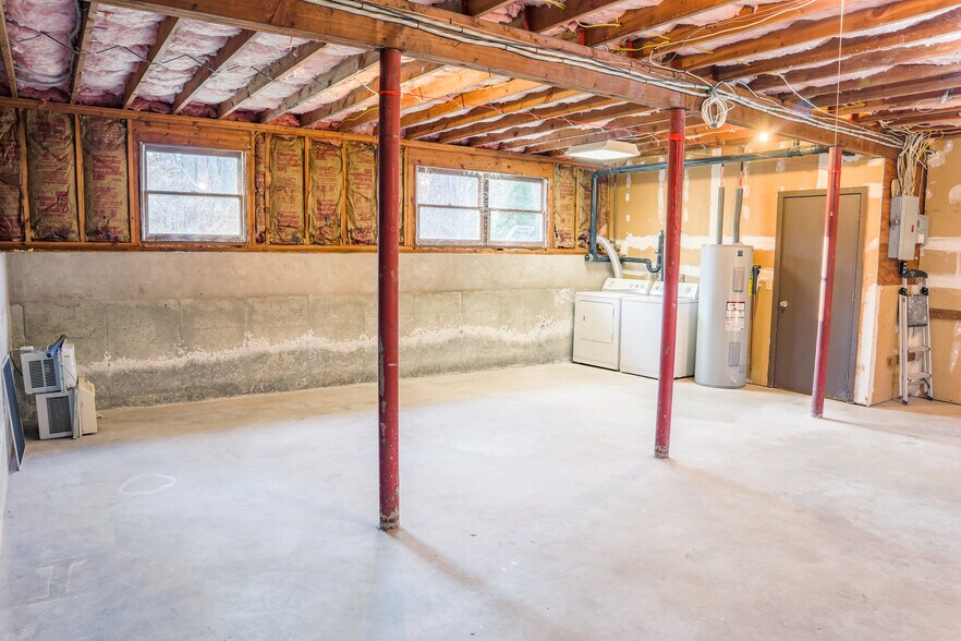 Building Photo - 120 Young St