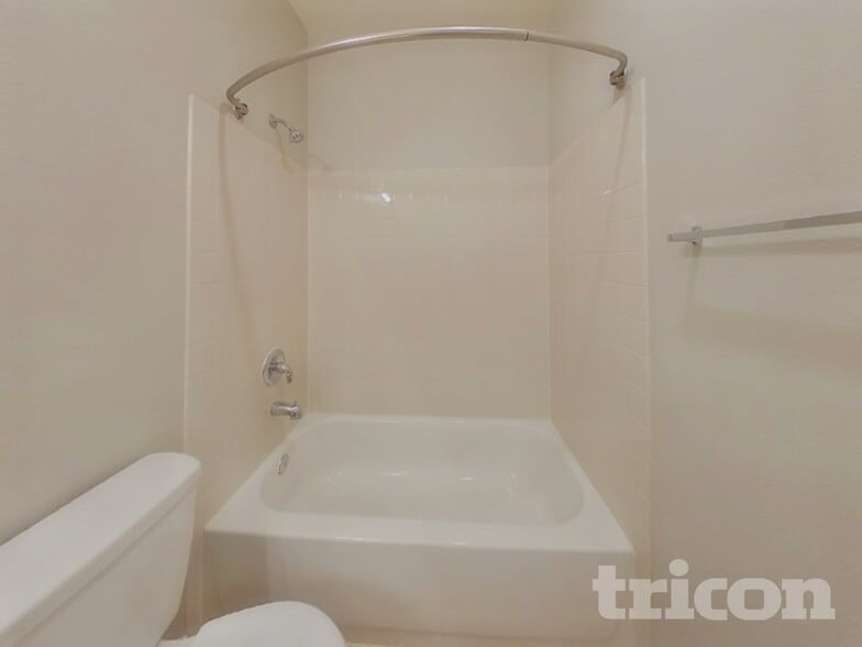 Building Photo - 4123 Farmdale Ave