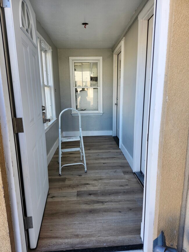 Building Photo - 811 Ridge Ave