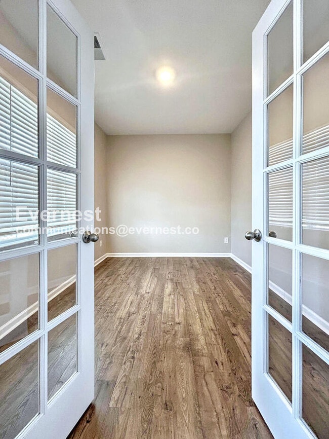 Building Photo - 160 Cherry Birch St