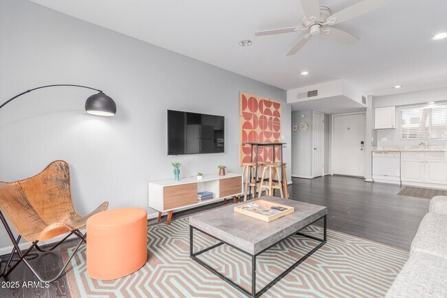 Building Photo - 4610 N 68th St