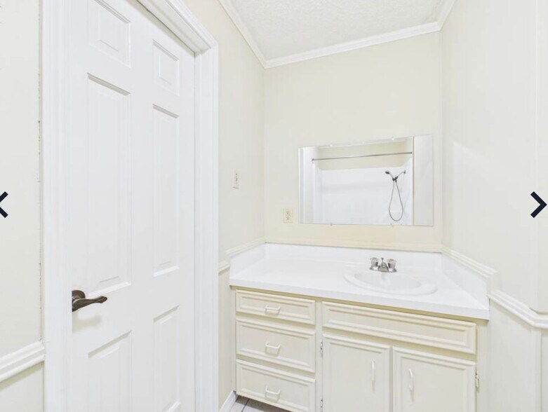 Building Photo - 107 Guillot Rd