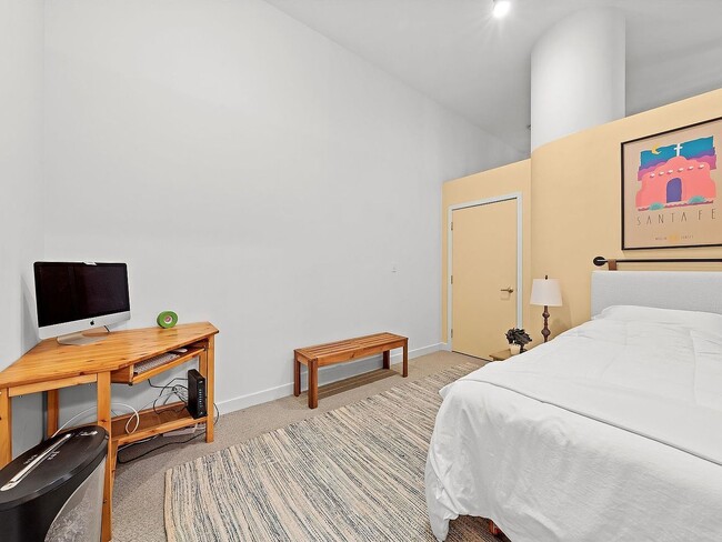 Building Photo - 211 E Ohio St